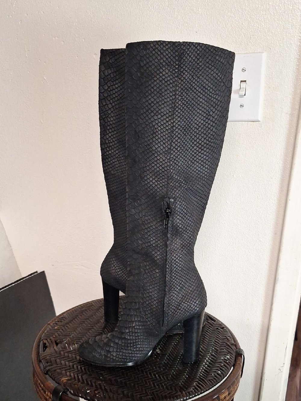 Michael Kors Blk Tall Snake Print Leather Boots Womens Size 6 M - Picture 5 of 9